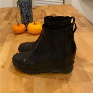 Sorel wedge boots size 7